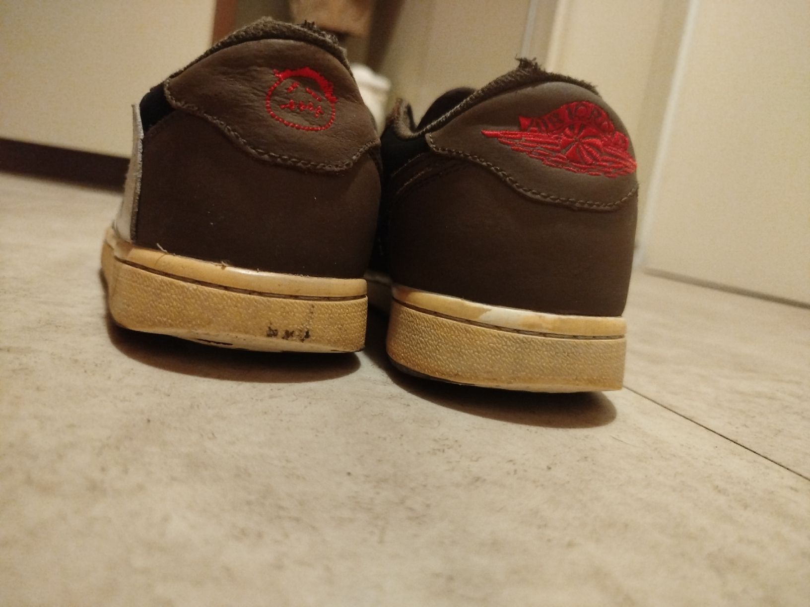 Scarpe da uomo: Travis Scott Dunks – Usato da Spreitenbach venduto da captaincrunch 1