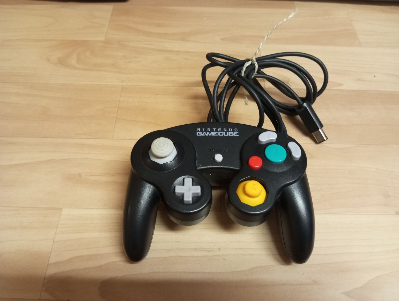 Nintendo Manettes: Manette GameCube noir officielle  – D'occasion à Cottens FR par magnius01