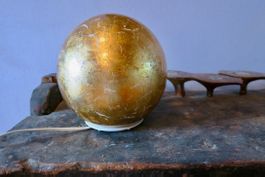 Goldene Tischleuchte, Kugellampe, Stimmungslicht Lampe