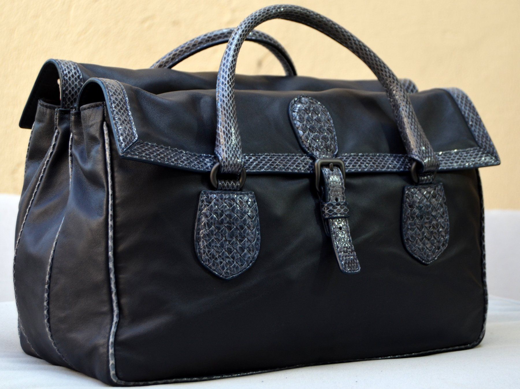 Bottega Veneta Taschen für Damen: Bottega Veneta Python Tasche / sac – Gebraucht aus Collonges von Auganien 3