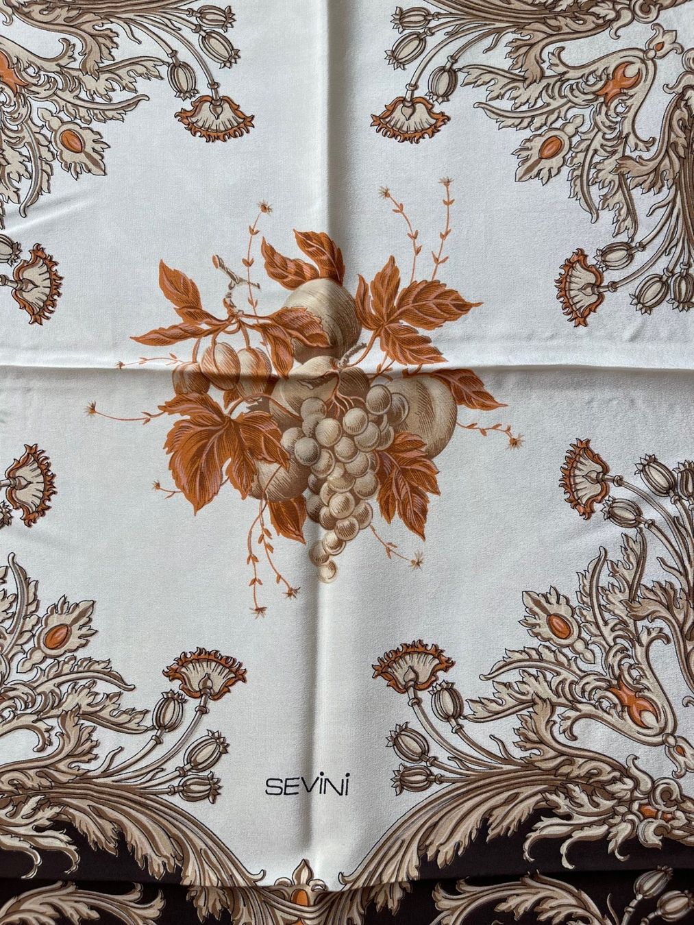 Foulard & Sciarpe: Foulard SEVINI – Usato da La Croix (Lutry) venduto da Sporades 4