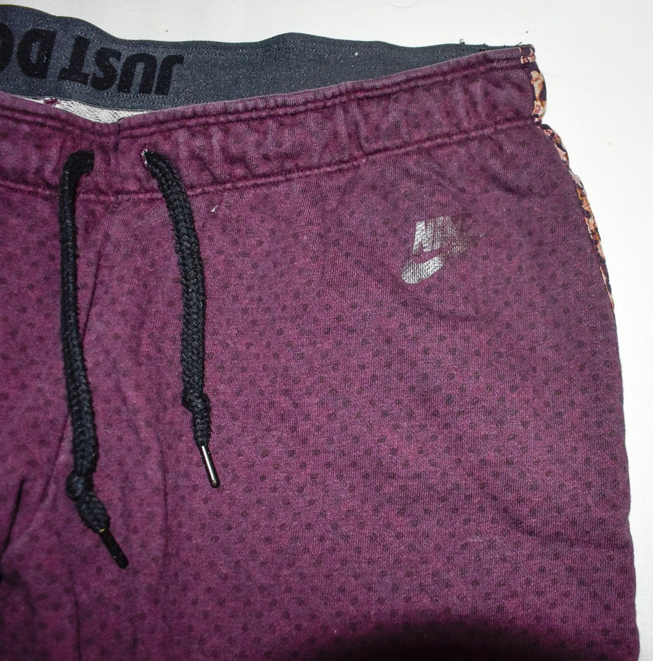 Nike Pantaloni: Trainerhose Jogginghose Nike Damen Grösse L – Usato da Biel/Bienne venduto da tim_pww5 1