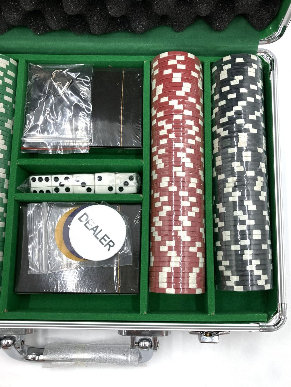 Giochi: ENNE | Pro Poker | Pokerkoffer | 200 Chips | Alu – Nuovo (secondo la descrizione) da Wittenbach venduto da Restwert_St-Gallen 3