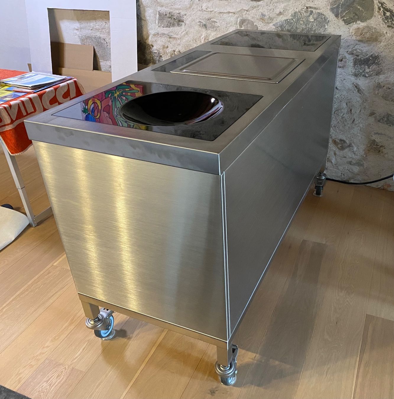 Electrolux Cucine: Outdoorkitchen m Induktionswok Teppan GlaskeramikBackofen – Nuovo (secondo la descrizione) da Bremgarten AG venduto da 2N1 2