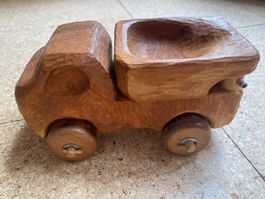 Holz Lastwagen geschnitzt