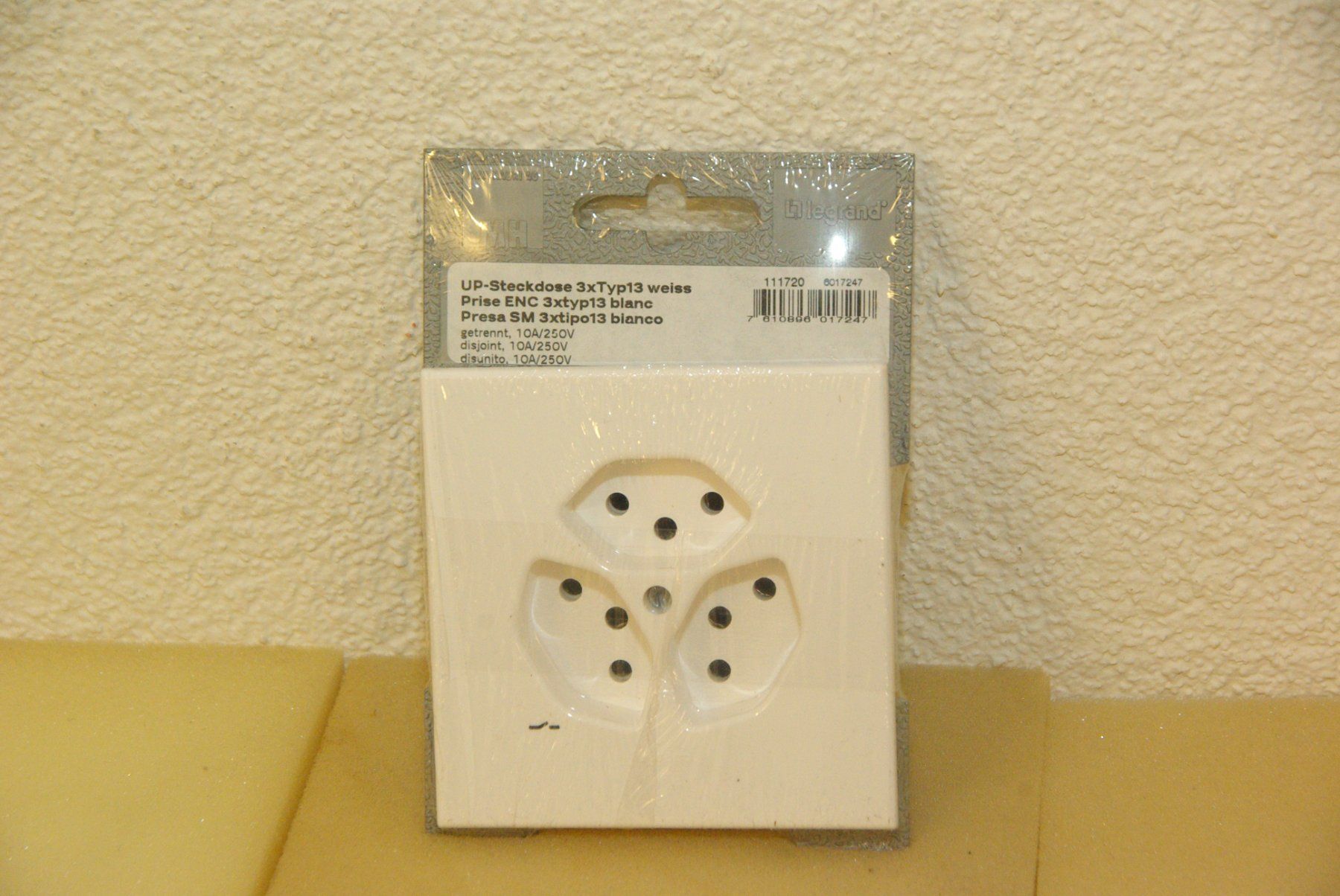 Legrand Stecker: Legrand Arteor UP-Steckdose 3xTyp13, weiss – Neu und originalverpackt aus Herisau von Cevianer1844