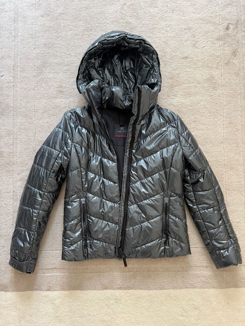 Bogner Giacche: Fire + Ice Bogner ski jacket, EU40 metallic grey – Usato da Bonstetten venduto da chompstar