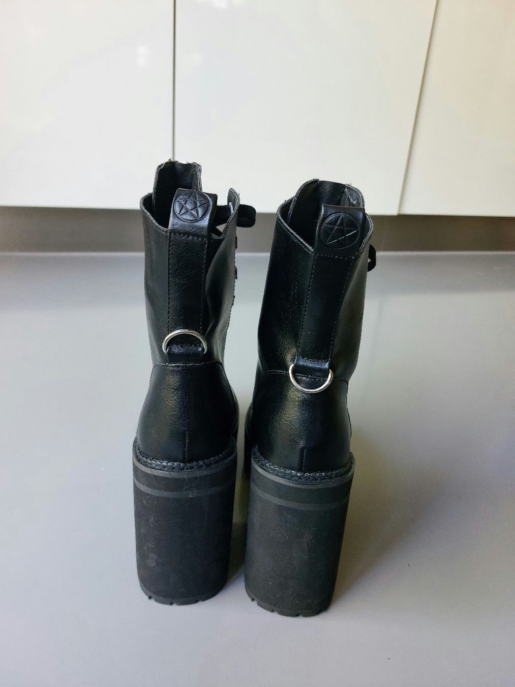 Killstar Scarpe da donna: KILLSTAR Plateaustiefel, Grösse 39, Schwarz Gothic – Usato da Winterthur venduto da Pomelo1990 2