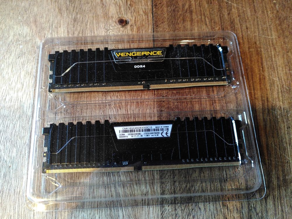 Barrette Mémoire CORSAIR VS2GSDS800D2 - DDR2 - Occasion Fonctionnelle