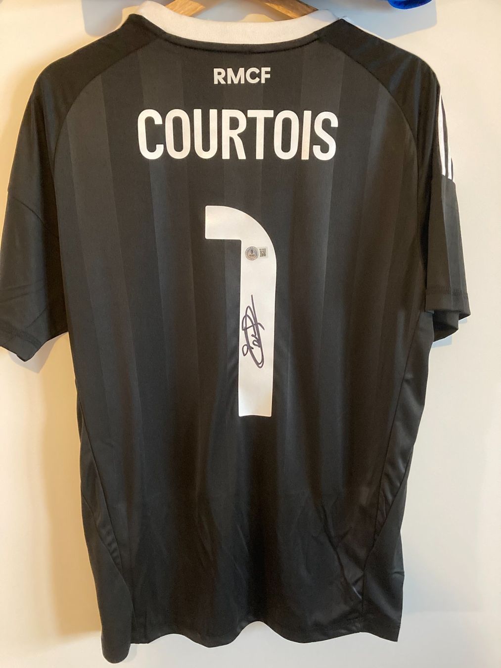 Leibchen & Hosen: Thibault Courtois Signed Jersey - Beckett – Gebraucht aus La Tour-de-Peilz von Tyalos_Cards