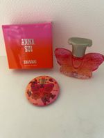 Miniature Sui Love et badge Anna Sui