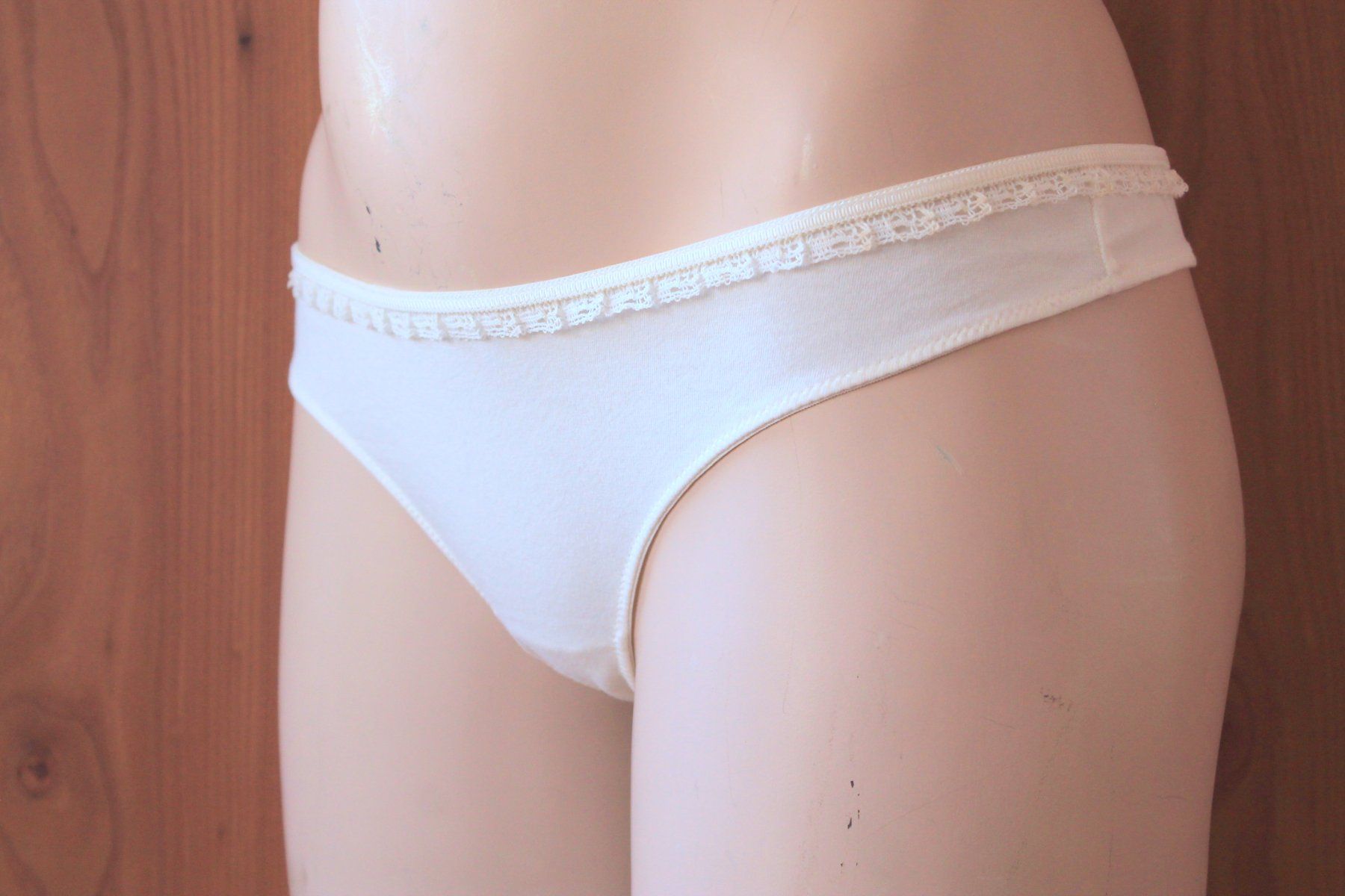 Altra biancheria intima: cremefarbener STRING mit Spitze  34  XS  Neu! – Nuovo (secondo la descrizione) da Rebstein venduto da QuasarVincent 1