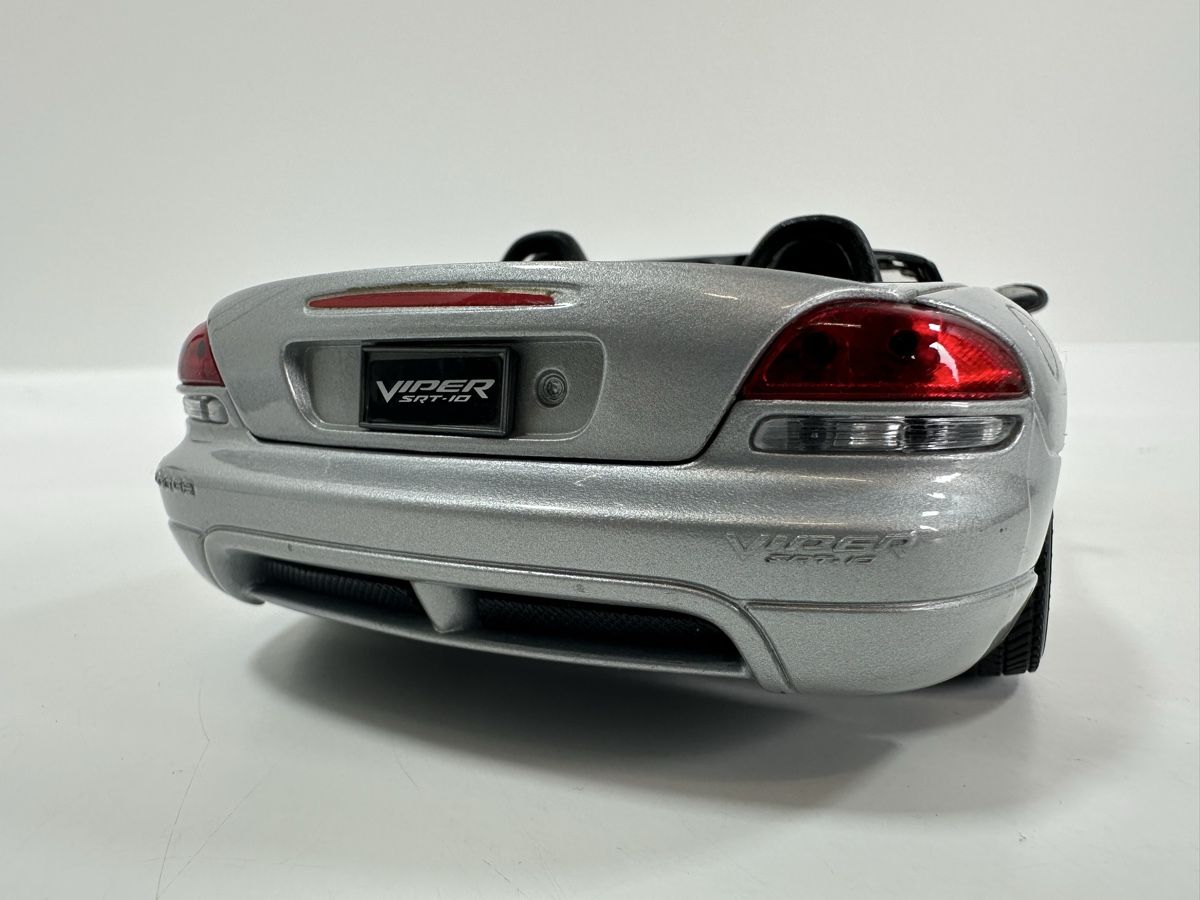 Bburago Modellini d'auto: Dodge Viper SRT-10 1:18, silber, BBURAGO – Usato da Zofingen venduto da rf9_x2xt 4