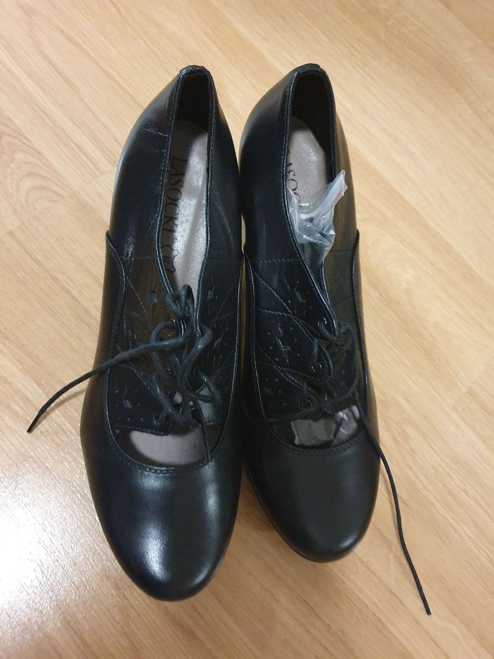 Damenschuhe: neue schwarze Halbschuhe von Lasocki – Neu und originalverpackt aus St. Gallen von 1811123