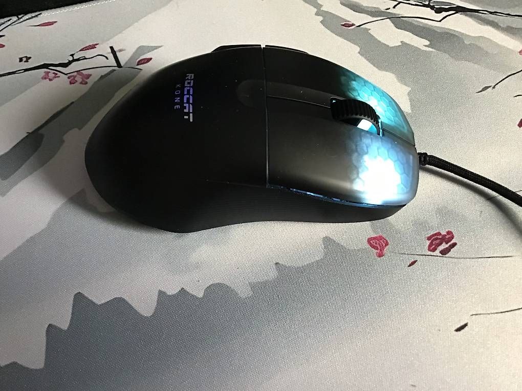 Roccat Maus: Roccat Kone Pro – Gebraucht aus Muttenz von ajfj 2