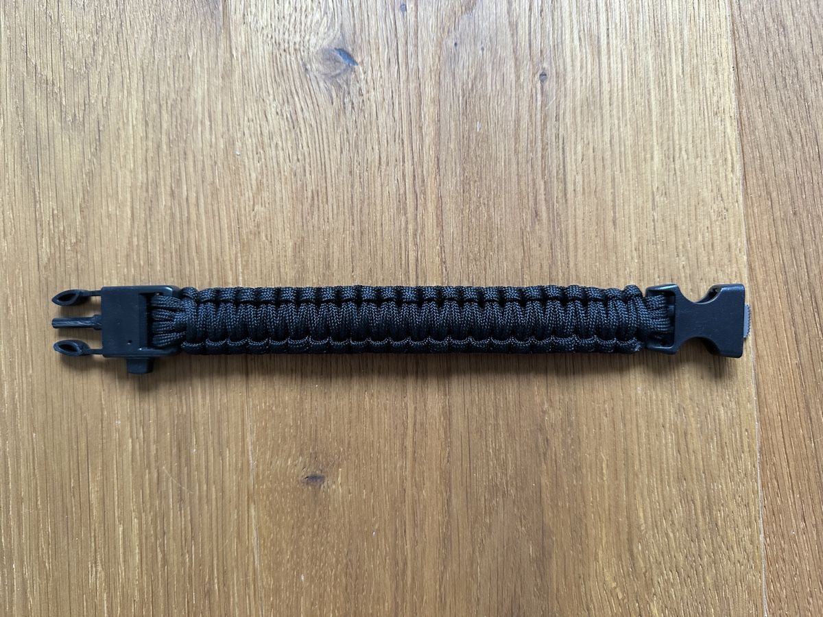 Bracciali & Braccialetti: Schwarzes Survival-Armband, neuwertig – Nuovo (secondo la descrizione) da Zunzgen venduto da Blueberry87 2