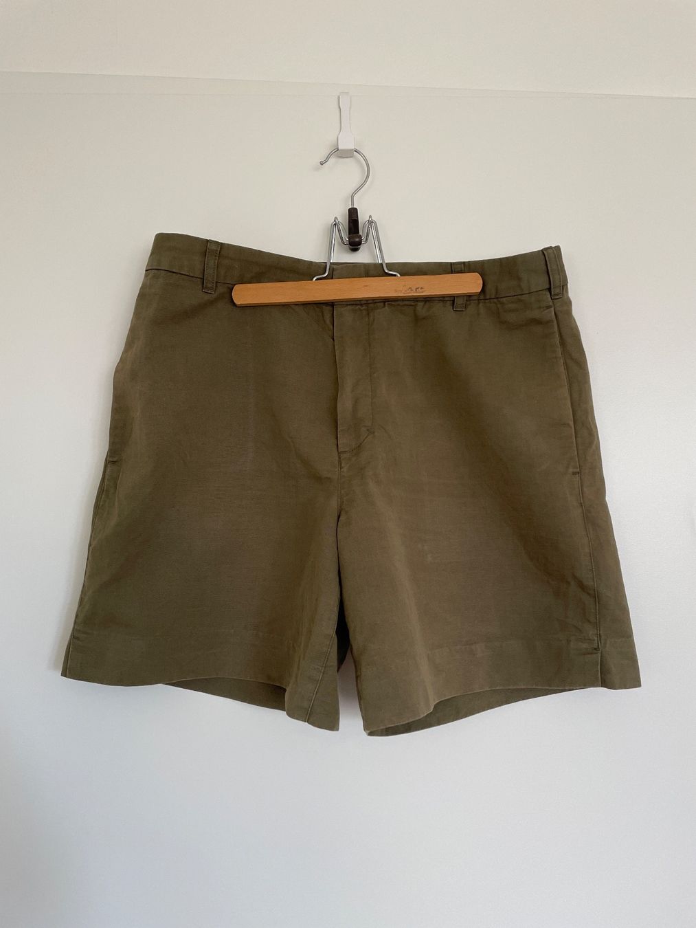 Cos Pantaloni: COS Shorts Gr. 48 Khaki – Usato da Zürich venduto da Nhpp