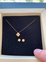 18 Karat Gold Halskette mit Anhänger und Ohrring Paar