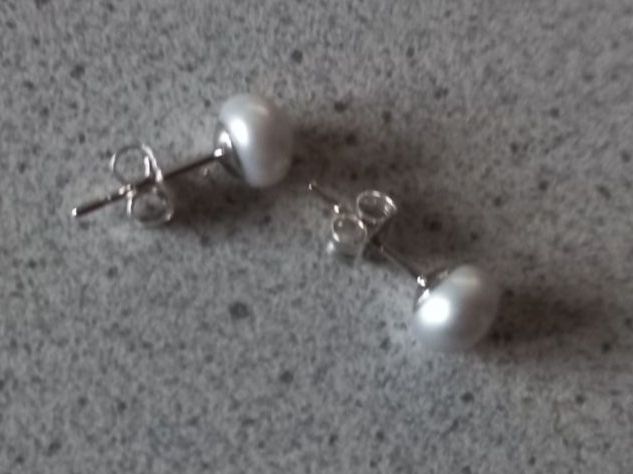 Orecchini pendenti & Orecchini a lobo: Perlen Ohrstecker, Silber rhodiniert 925 – Nuovo e nell'imballaggio originale da Winistorf venduto da acreativ4 1