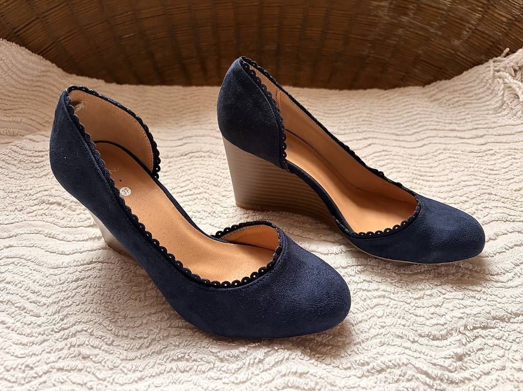 Nafnaf Scarpe da donna: Élégants escarpins compensés Naf Naf t.37 – Usato da Goumoens-la-Ville venduto da Astuce650 1