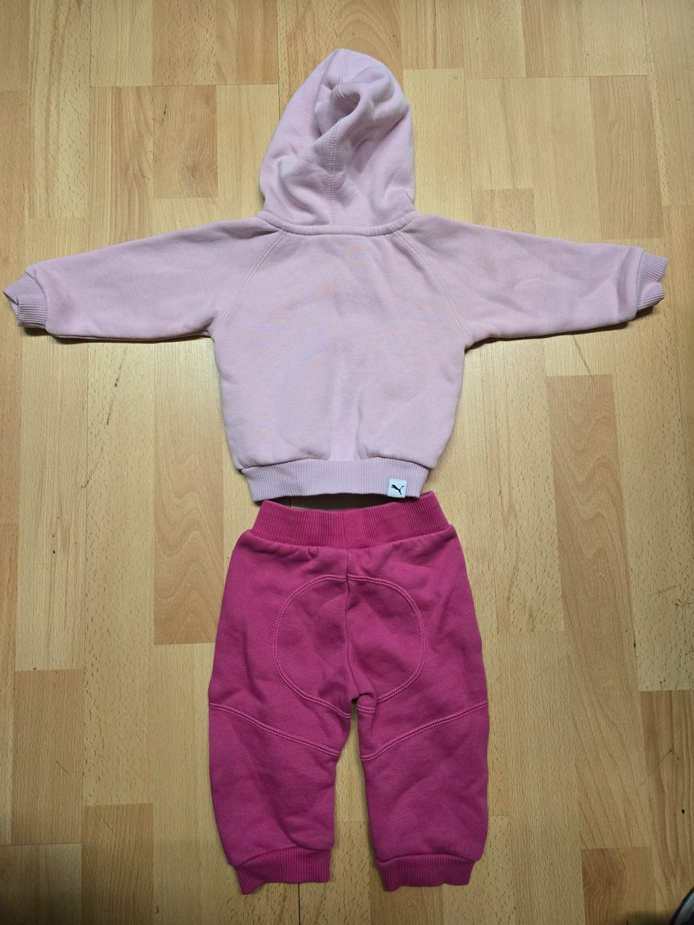 Puma Lotti & Set di vestiti: Puma trainer Grösse 62 – Usato da Schönenwerd venduto da Chez_Mimi 1