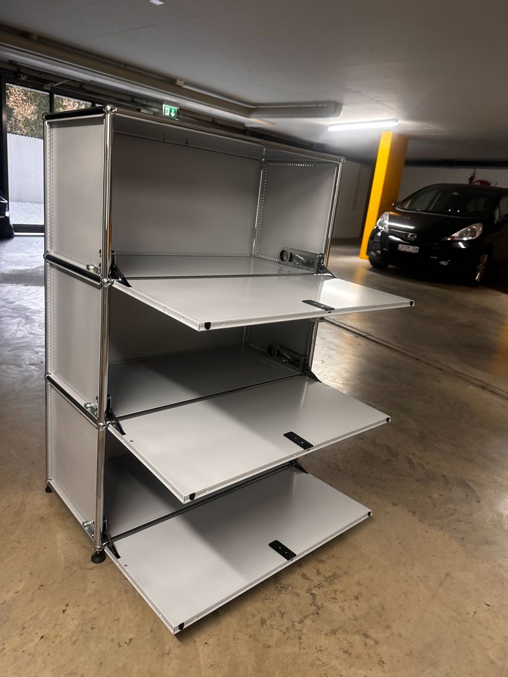 USM Scaffali: USM Haller Hochschrank – Usato da Sursee venduto da Buerobedarf 4