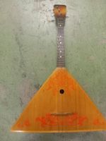 Balalaika Instrument mit Verzierungen gebraucht