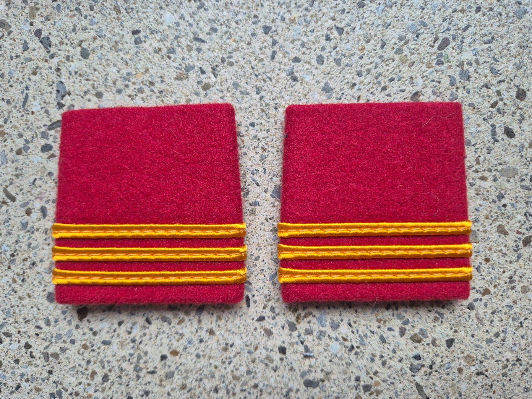 Schweizer Armee Placchette & Badge: Gradabzeichen Patten Set Hauptmann Rettungstruppen – Nuovo e nell'imballaggio originale da Riedholz venduto da fr_sIruP