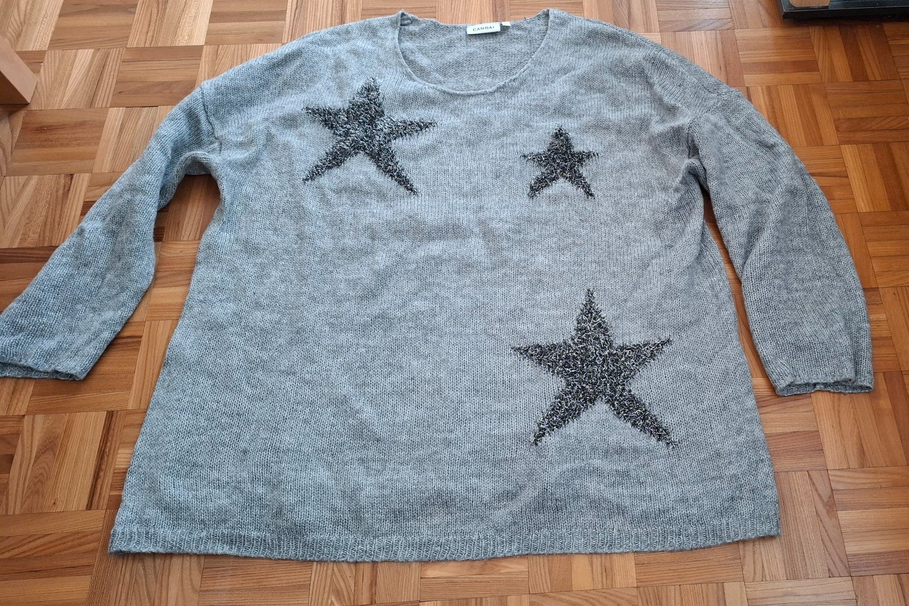 C&A Maglioni & Felpe: Pull Canda gris neuf avec étoiles/Canda-Pullover grau – Nuovo (secondo la descrizione) da Moutier venduto da ant_6dwq