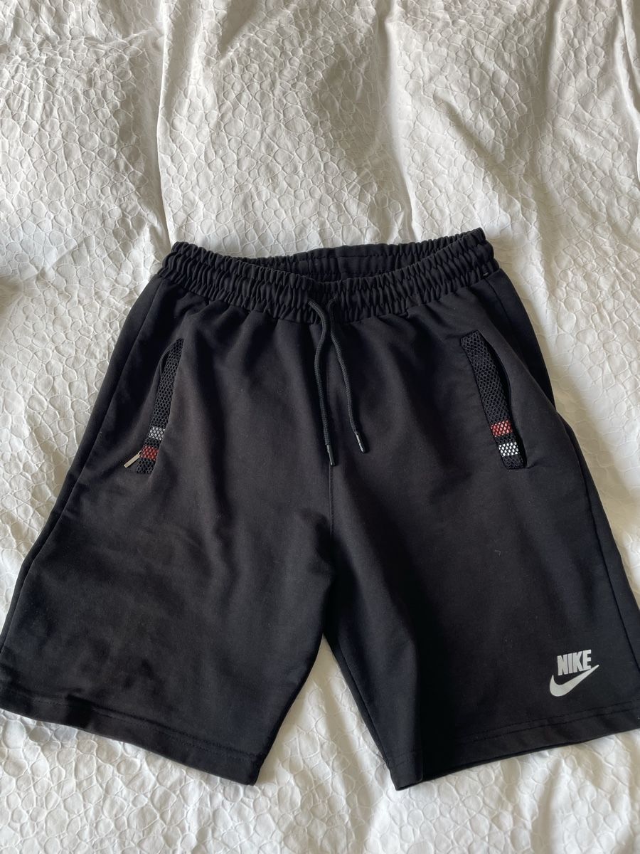 Nike Pantaloni: 3 Nike Shorts, drei Farben – Usato da Bern venduto da pesche789 3