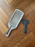 Spätzlihobel mit Spachtel