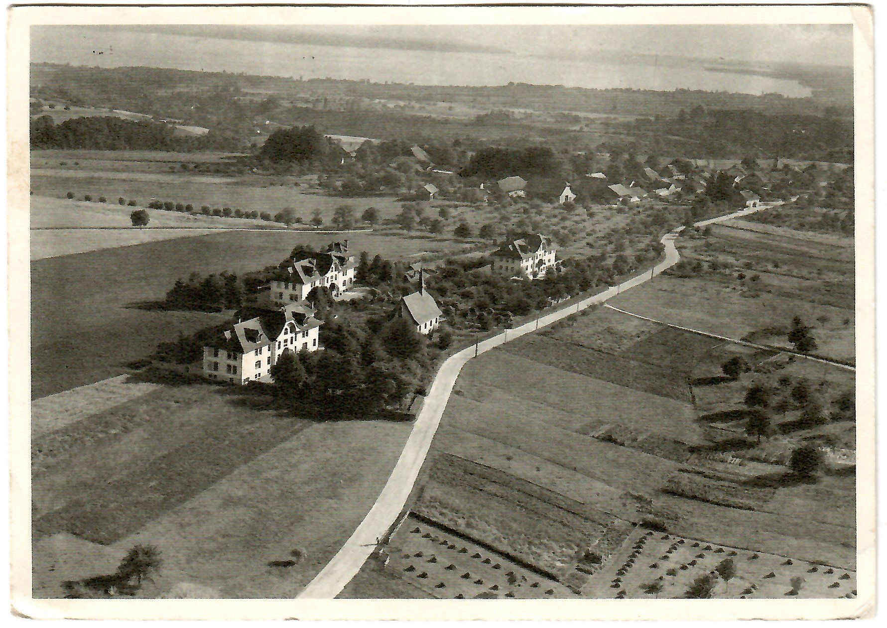 Cartoline postali: Flugaufnahme    Les Asiles de Lavigny – Usato da Kerns venduto da etma3