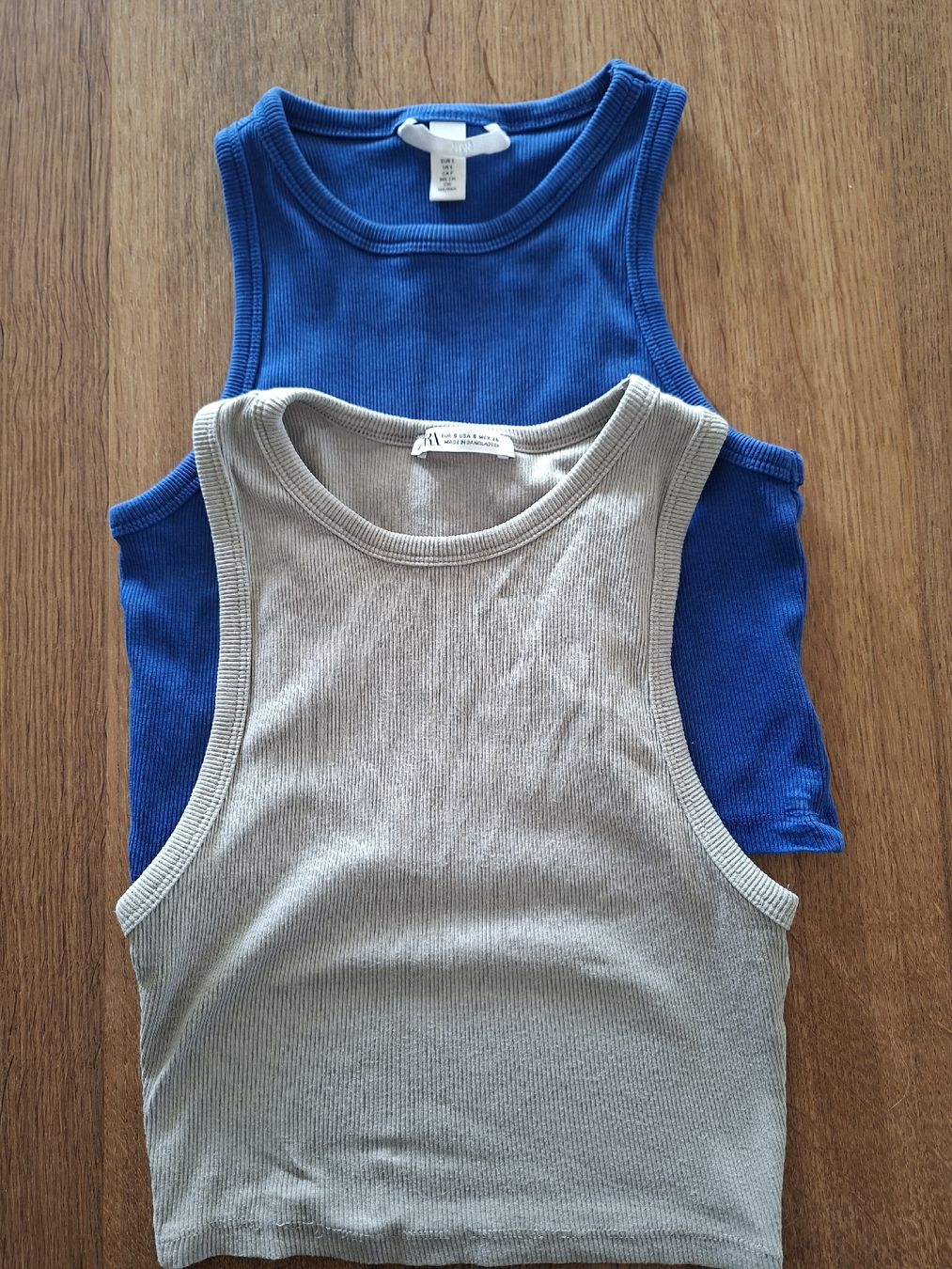 Tops: 2 Shirts, Grösse S – D'occasion à Rain par pri_k9km