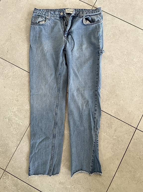 Jeans: ELEVATE Clothing Jeans hellblau Gr. 34 – Usato da Ballwil venduto da Soia