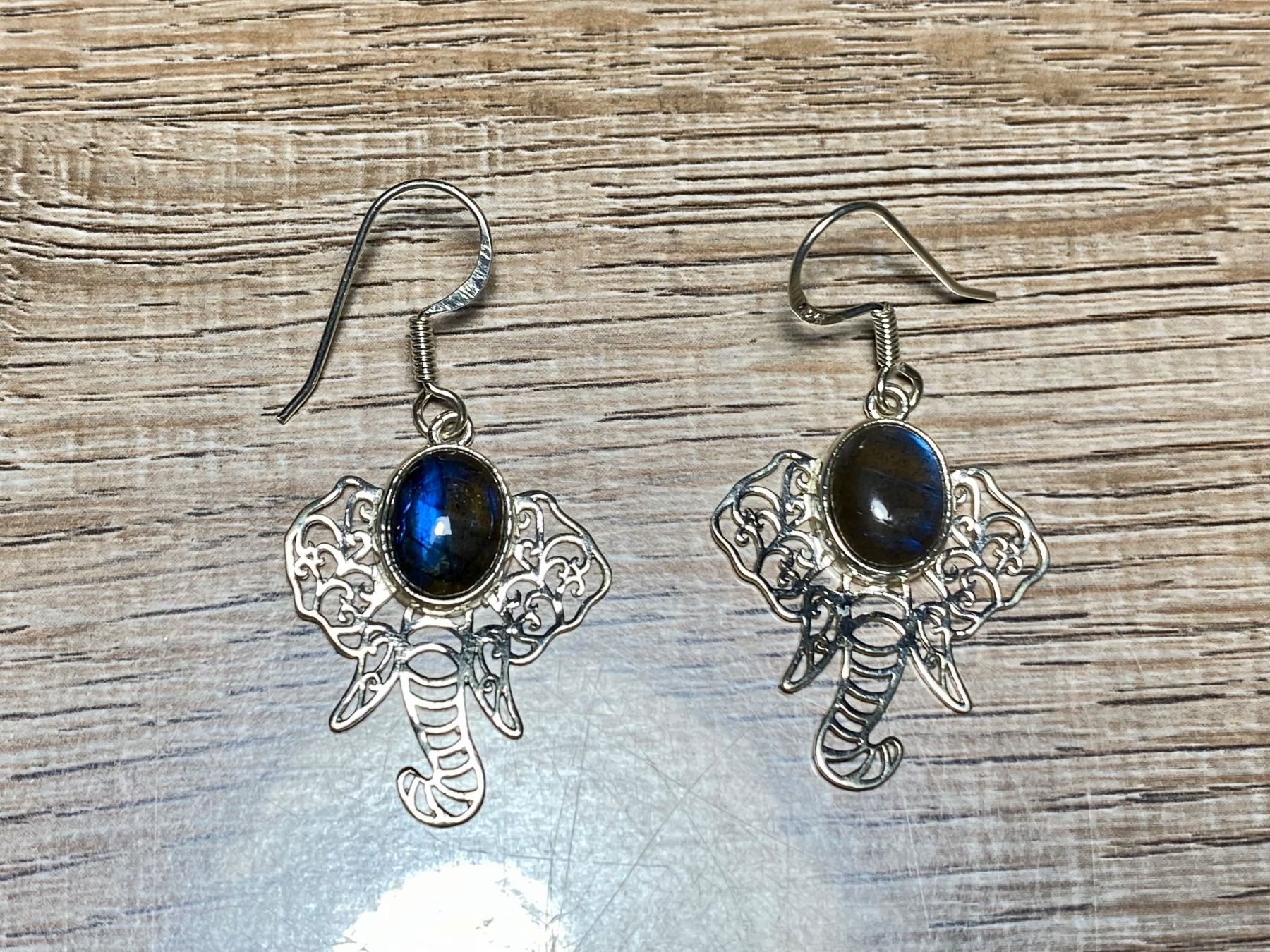 Orecchini pendenti & Orecchini a lobo: Boho Elefant Ohrringe 925 Silber mit natürlichem Labradorit – Nuovo e nell'imballaggio originale da Laax venduto da Kiki_Kingdom3 2
