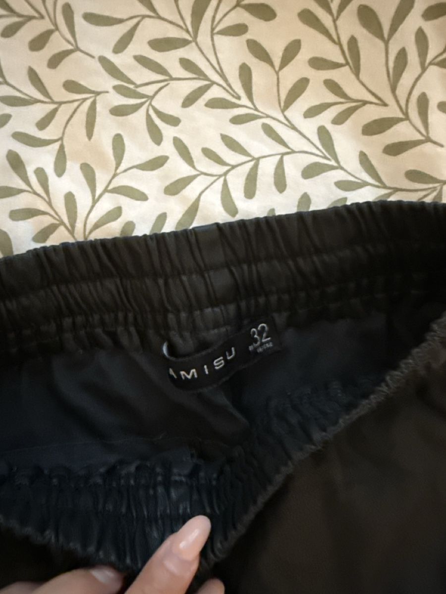 Pantaloni: Amisu Shorts in Lederoptik, Grösse 32 – Usato da Bern venduto da fab_tx65 2