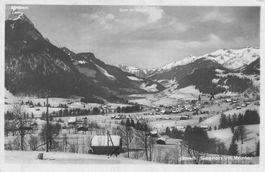 Saanen BE chiesa con Rüblihorn