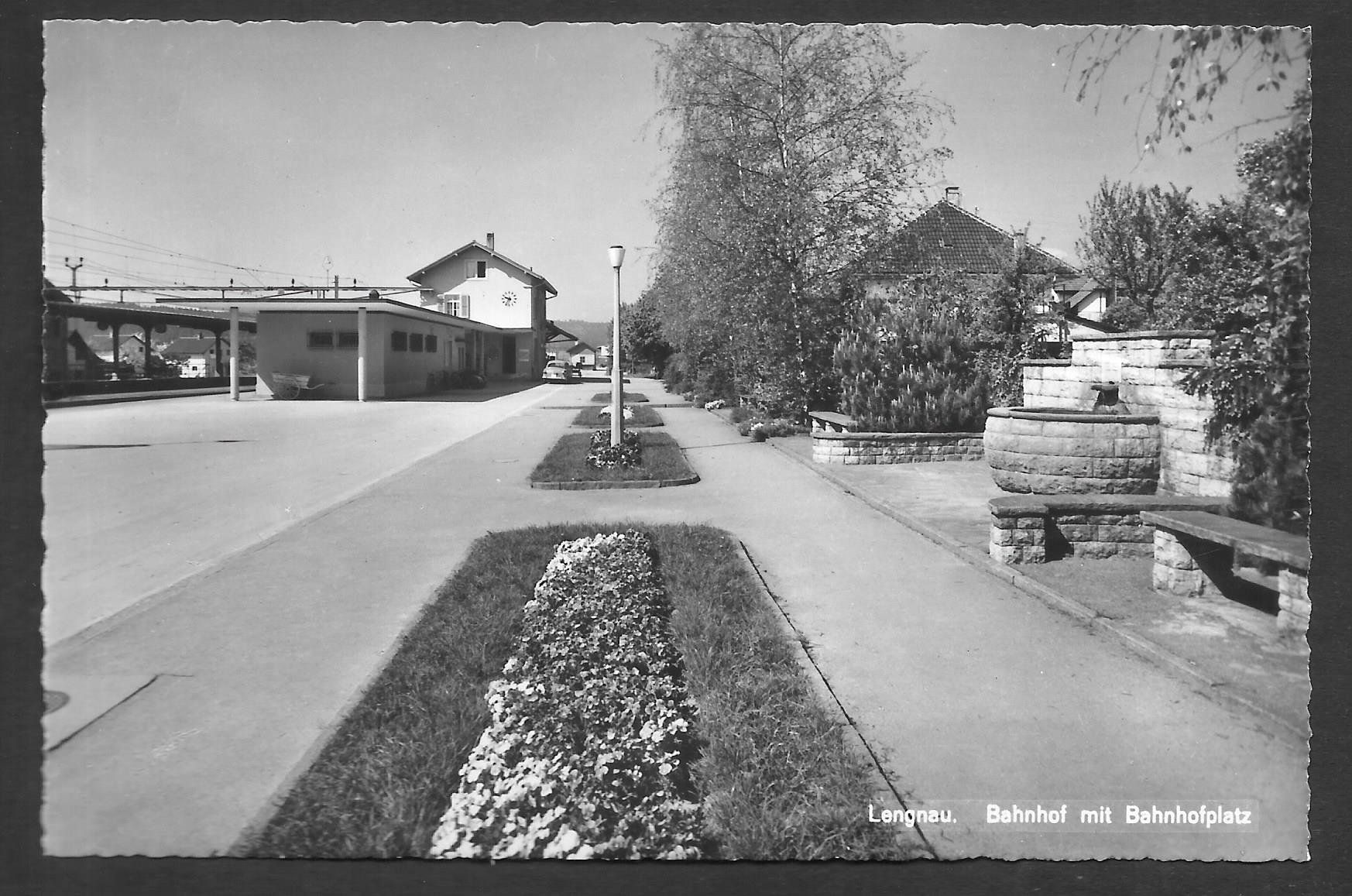 Cartoline postali: Lengnau Bahnhof mit Bahnhofplatz – Usato da Olten venduto da clotaldi