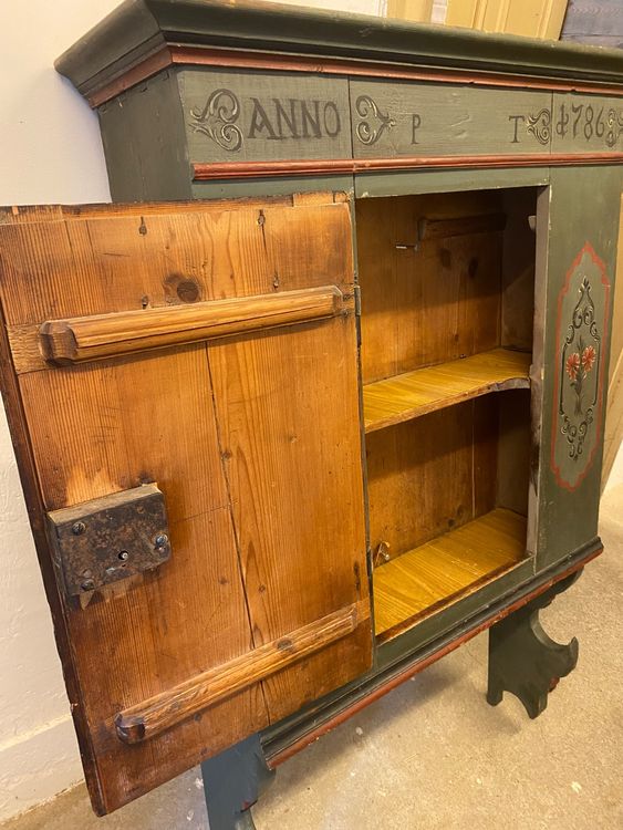 Armoires: Hängeschrank – D'occasion à Lenk im Simmental par gwustu 2