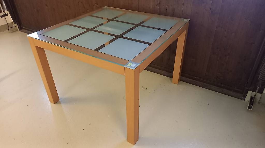 Tables: Holztisch mit Glasplatte – D'occasion à Triengen par den_nyj8