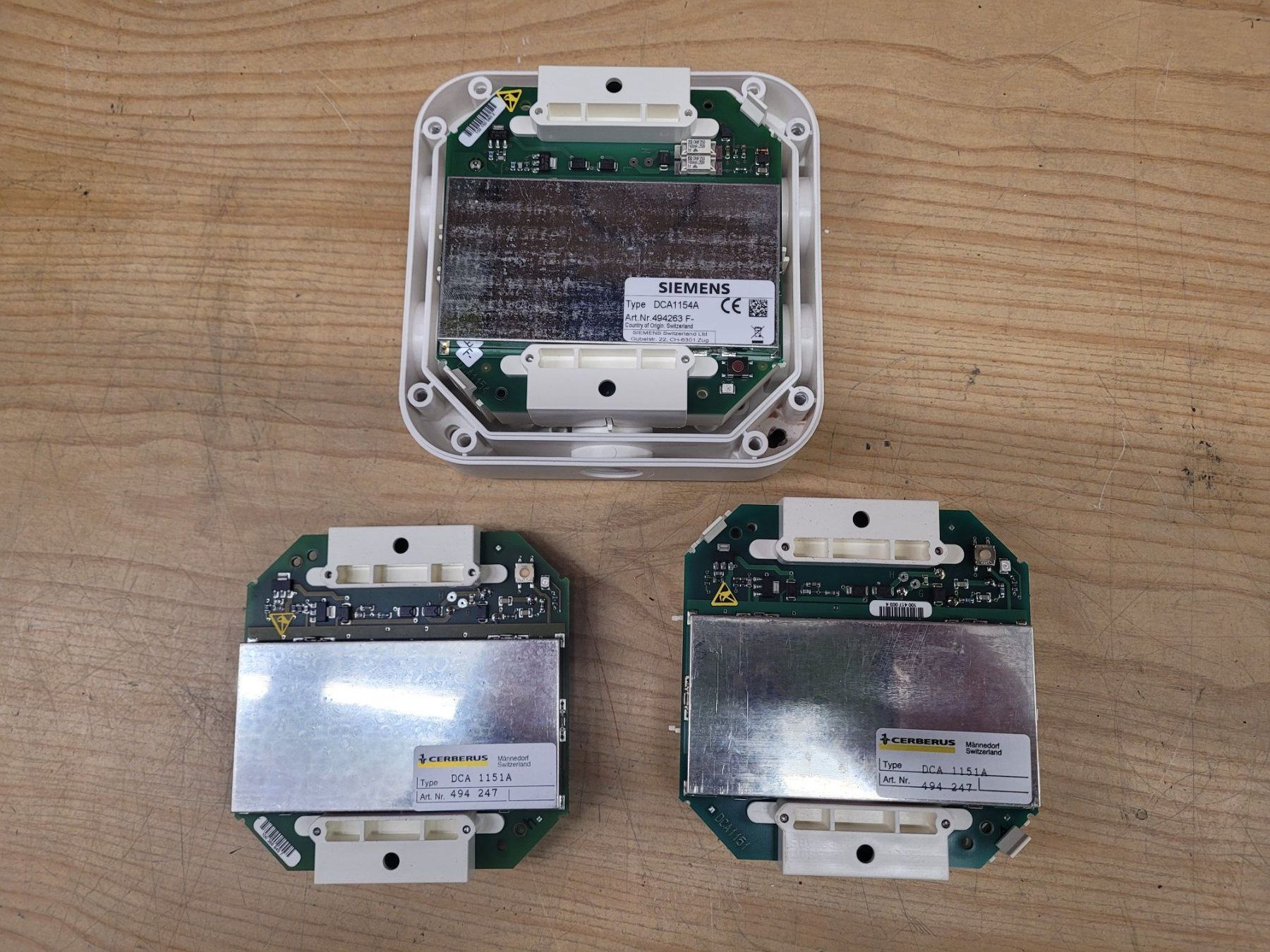 Siemens Componenti elettronici: 3 Stück Siemens / Cerberus DCA1154A - Ein/ Ausgabebaustein – Usato da Vitznau venduto da Night-Fire