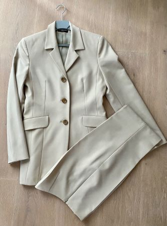 Neuwertiger hellbeiger Anzug Luxusmarke Vetements Gr 36/38
