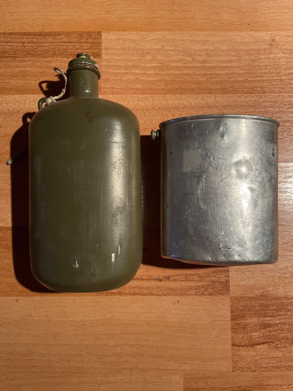 Schweizer Armee Attrezzatura & Pezzi di ricambio: Alte Militär Feldflasche #7 – Usato da Grub AR venduto da sam_rq67