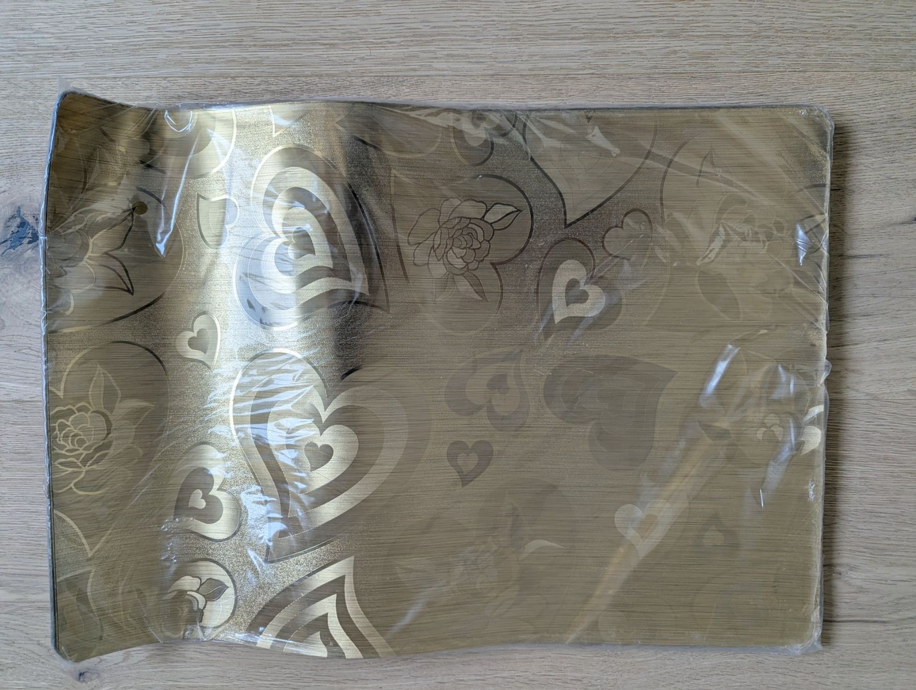 Set di tavolo e panche: Goldene Tischsets mit Herzmuster, 6er Set, neu – Nuovo e nell'imballaggio originale da Binz venduto da Aleksruski