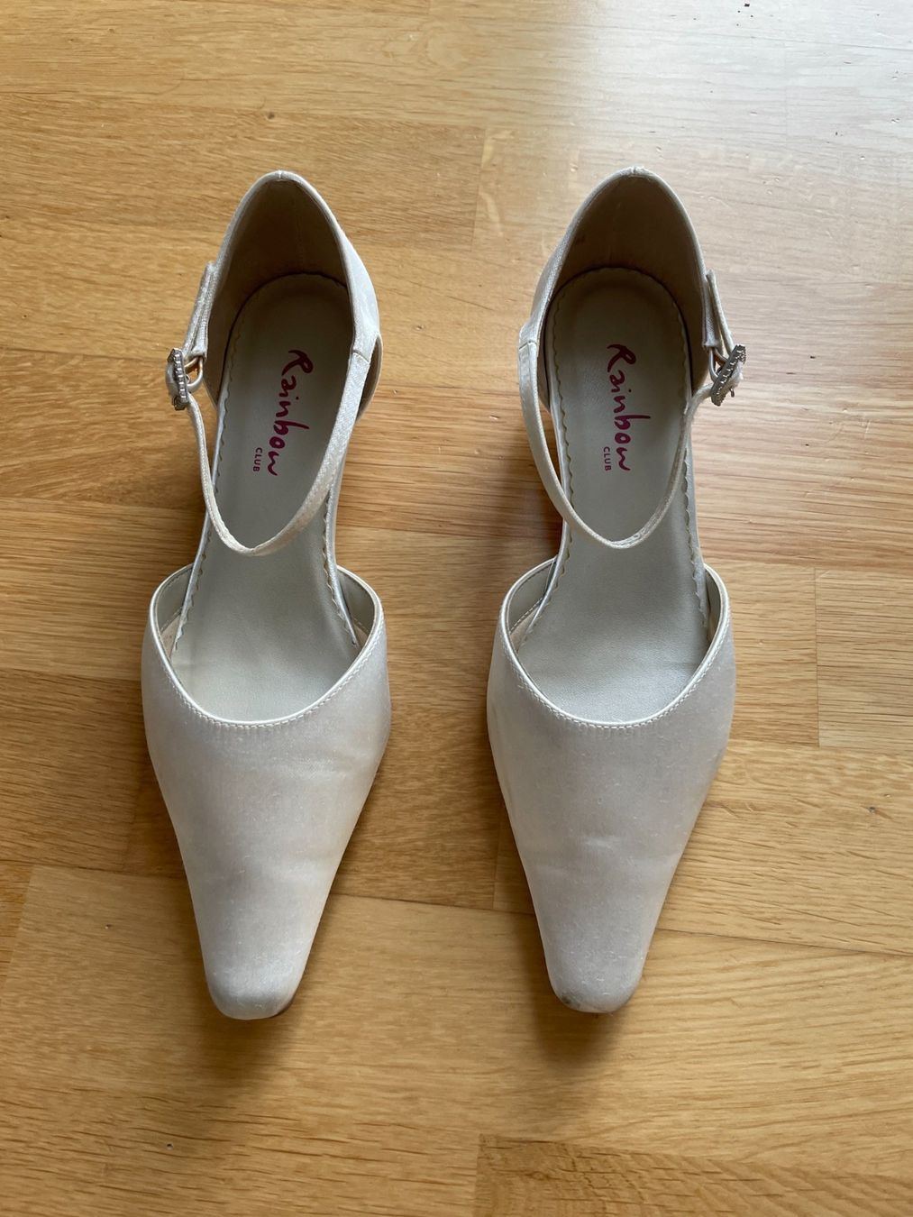 Scarpe da donna: Satin Brautschuhe der Marke Rainbow – Usato da Greifensee venduto da guteangebote