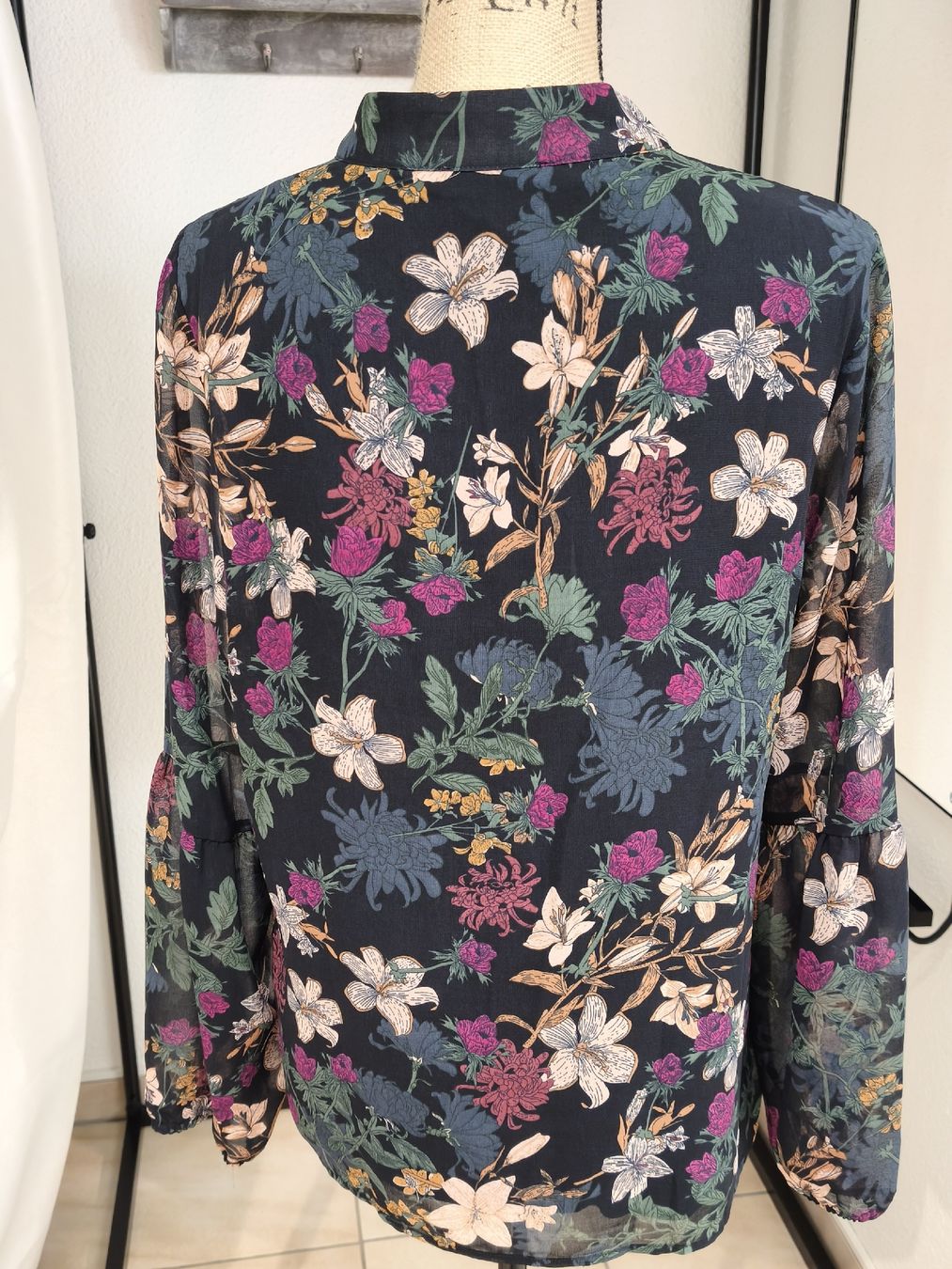 More & More Camicette: Bluse More & More Blumenmuster dunkelblau Grösse 40 – Nuovo (secondo la descrizione) da Emmetten venduto da SecondhandSiska 2