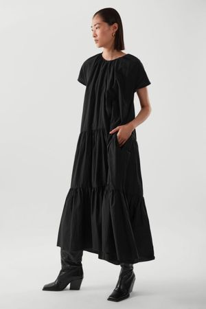 COS - zeitloses Sommerkleid im Stufen / Country Look