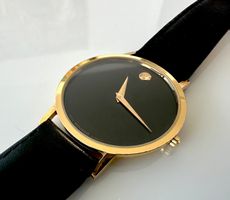 MOVADO MUSEUM 34 mm en très bon état, pile neuve