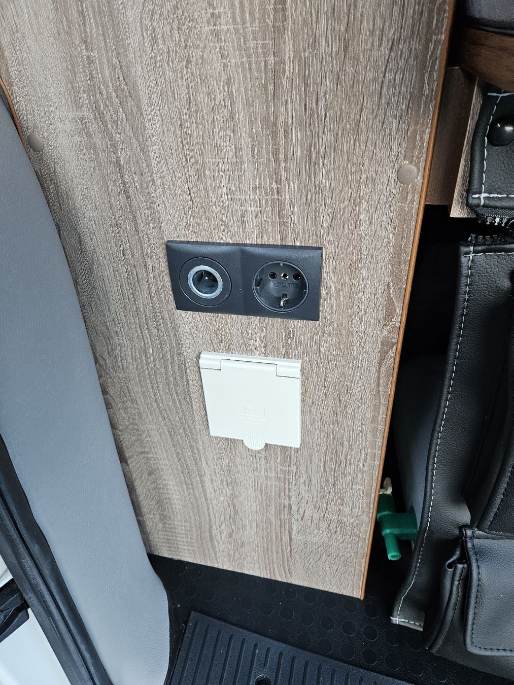VW Camping Fahrzeuge: VW T6.1 Camper – Gebraucht aus Schmerikon von Obersee0 3