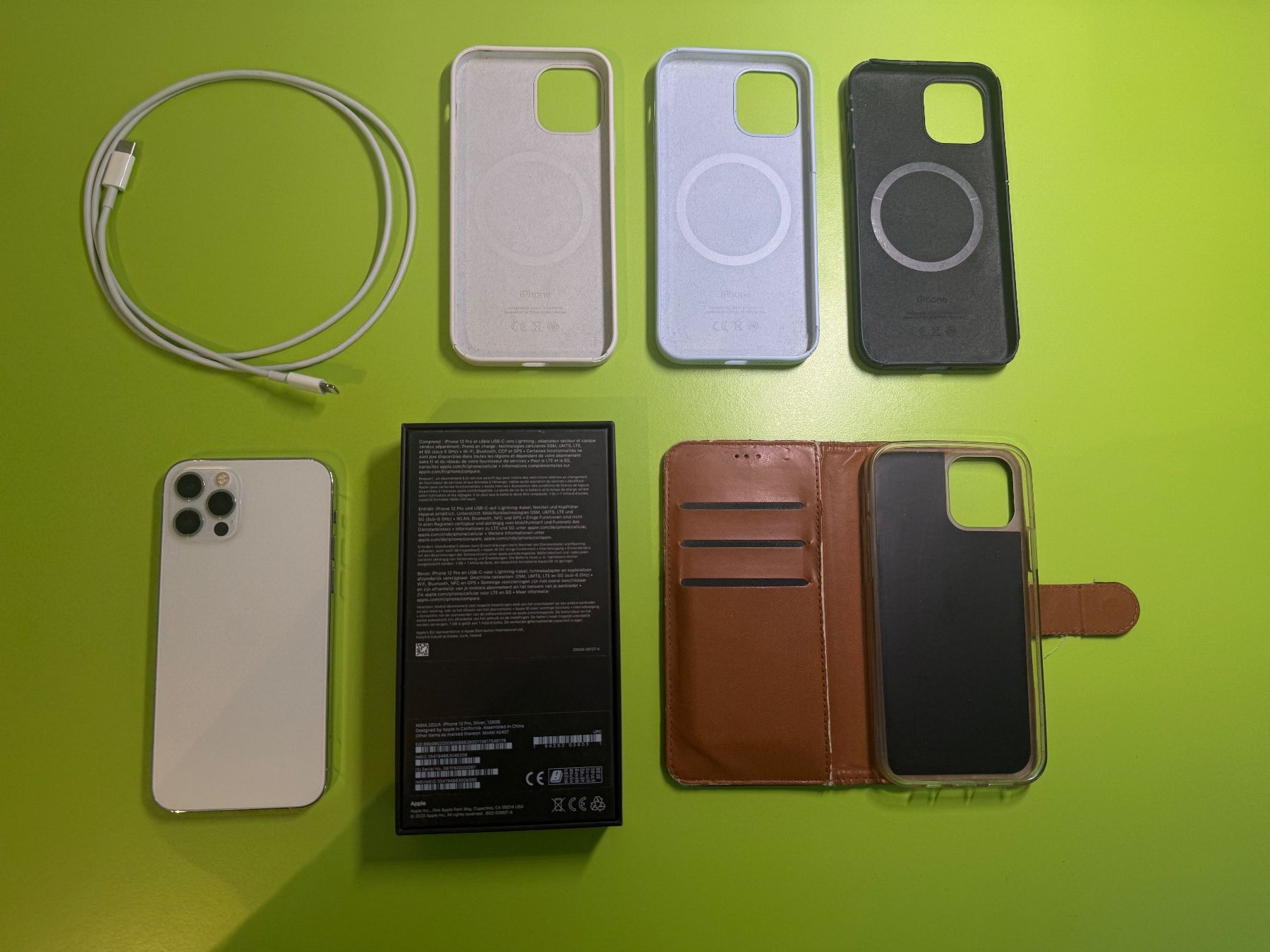 Apple Telefoni cellulari / Smartphones: iPhone 12 Pro silver 128 GB mit 4 Hüllen – Usato da ZUFIKON venduto da SULMI01 1